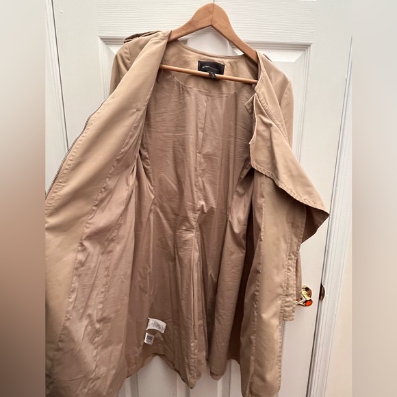 Trench coat with ruffle front BCBC Max Azria small - Picture 7 of 12